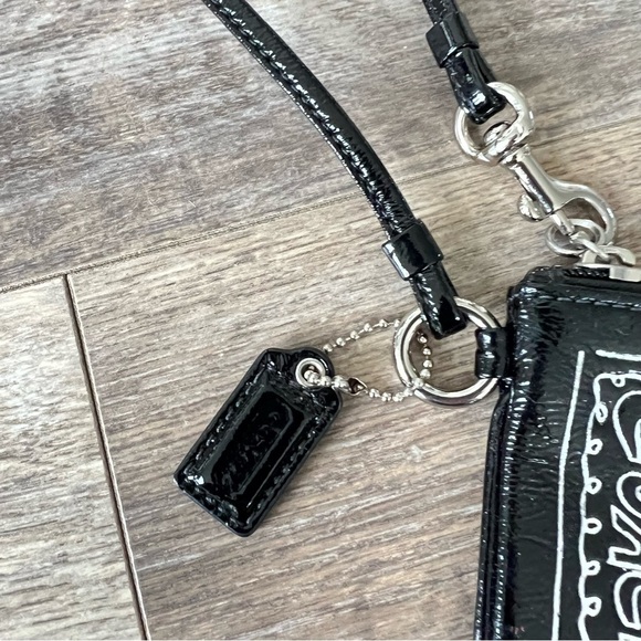 Like New! Coach Poppy Silver & Black Patent Leather Mini Wristlet - Picture 5 of 7